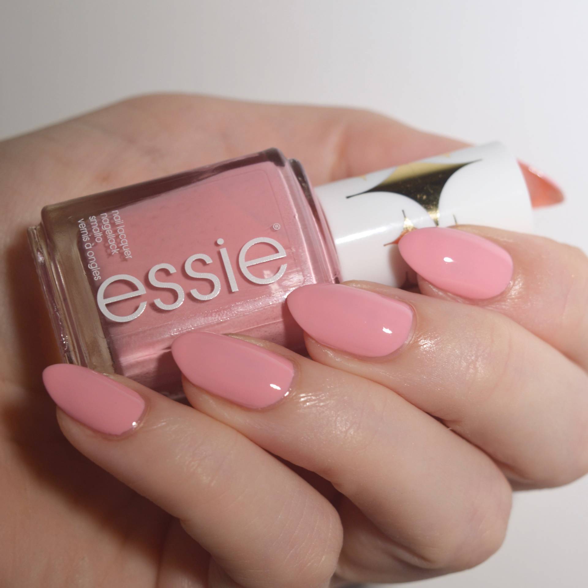 Essie 'Flawless' from the Retro Revival 2017 collection. I love this muted blush pink nail polish.