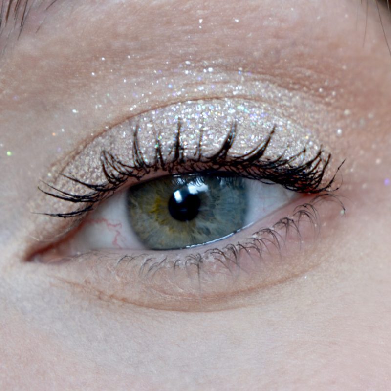 Holographic glitter eyeshadow, Stila Magnificent Metals (Glowy make up edit)