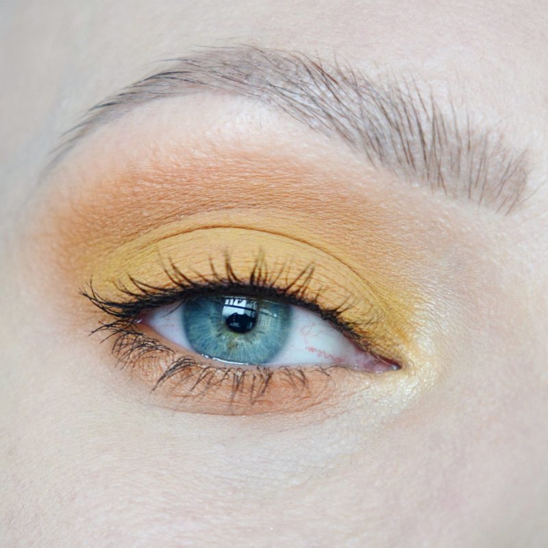 Yellow eyeshadow, orange eyeshadow inspiration. Bright make up. Best make up for blue/green eyes. Yellow smokey eye inspiration. Beauty without boundaries.